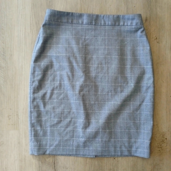 Banana Republic Dresses & Skirts - Banana Republic Skirt size 2P NWT